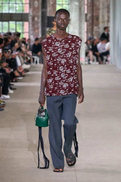 Look 19